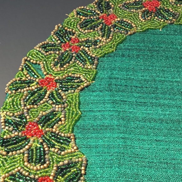 Vtg. 2 Christmas Green Satin & Glass Beads Linen Table Toppers - Picture 2 of 16